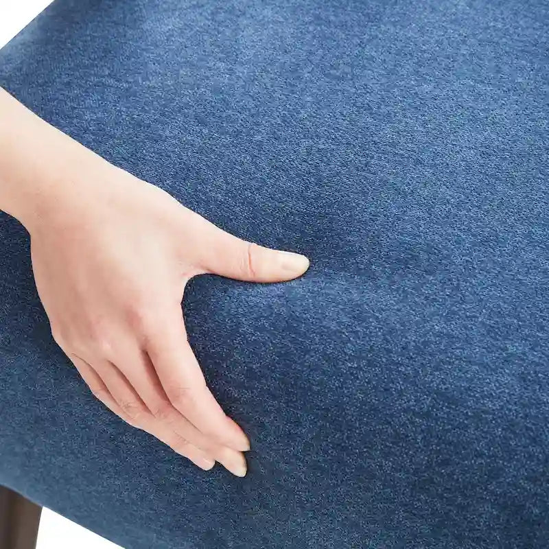 Poltrona estofada de estilo moderno de meados do século XX, de 27.7, com estrutura em madeira maciça e pufe