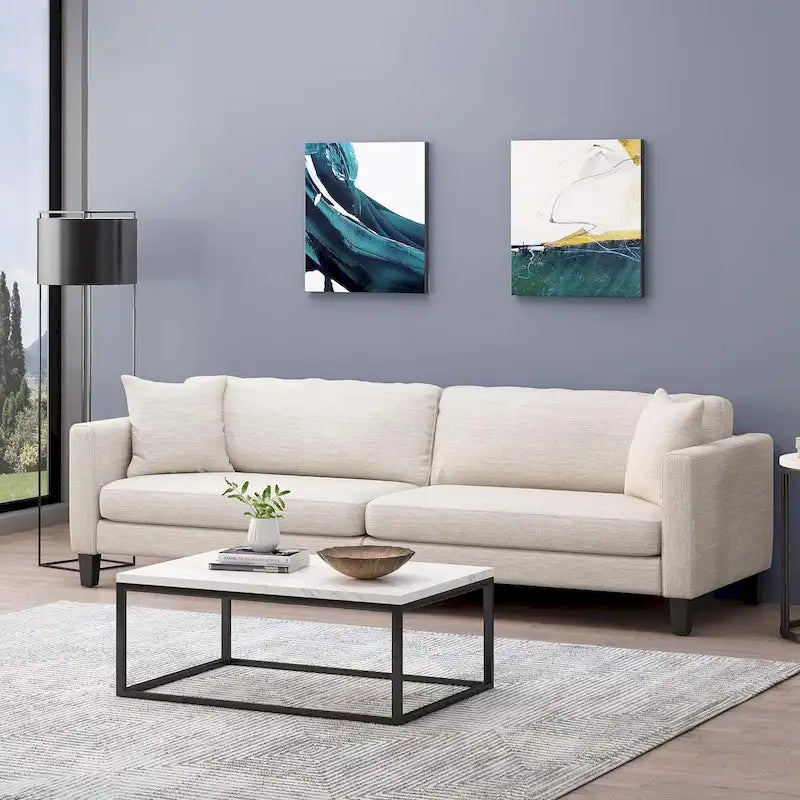 Sofá bege Modern 101 de 3 lugares com pernas de madeira e duas almofadas para a sala de estar