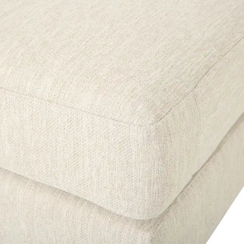 Sofá bege Modern 101 de 3 lugares com pernas de madeira e duas almofadas para a sala de estar